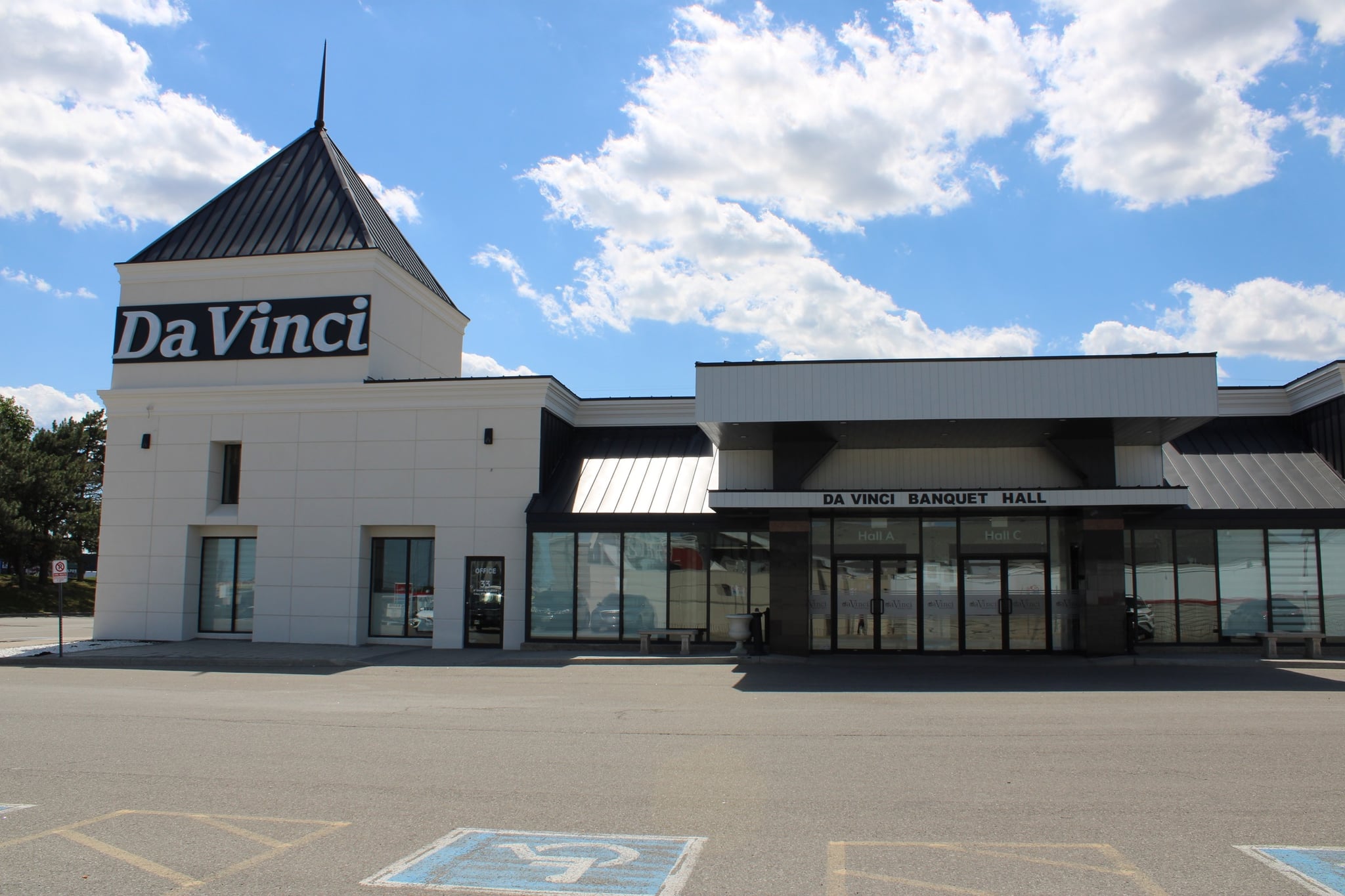 Da Vinci Banquet Halls front exterior